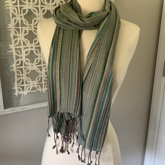 Mix Nouveau green striped scarf with braided fringe made in India - Picture 7 of 8